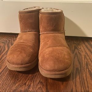 Classic Mini Chestnut Uggs Size 9 GUC